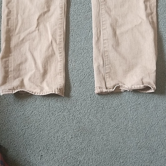 Levi Tan Jeans - Picture 3 of 5